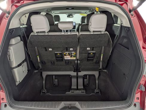Used 2025 Toyota Sienna XLE FWD image 25