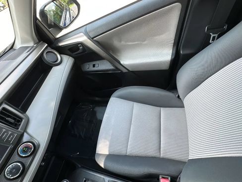 Used 2015 Toyota RAV4 LE AWD/4WD image 14
