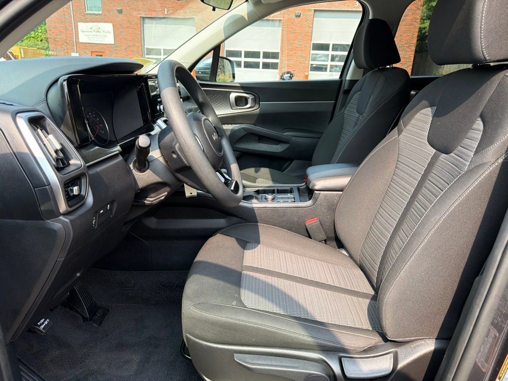 Certified 2023 Kia Sorento LX AWD/4WD image 13