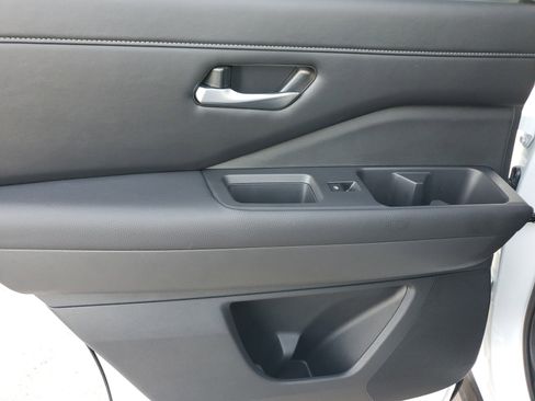 Used 2025 Nissan Pathfinder SL image 29