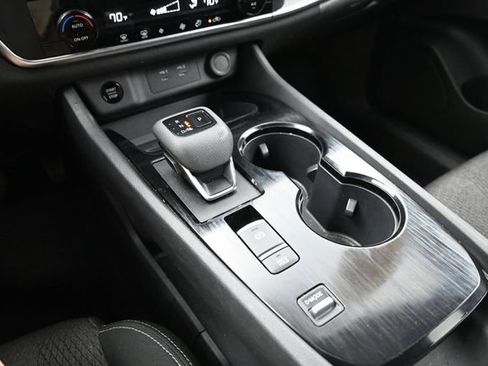 Used 2024 Nissan Rogue SV FWD image 25