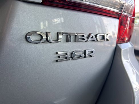 Used 2018 Subaru Outback 3.6R Limited image 49
