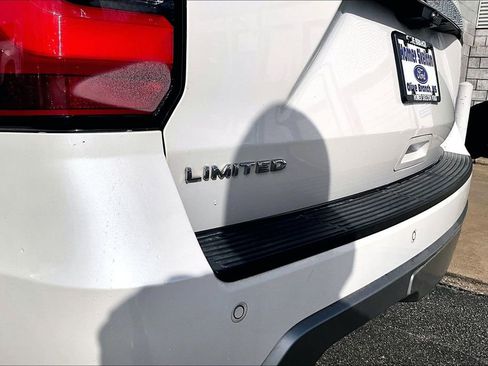 Used 2019 Ford Expedition Limited w/ Equipment Group 302A image 7