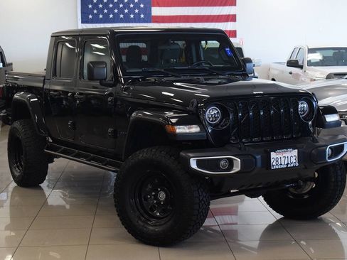 Used 2021 Jeep Gladiator Sport AWD/4WD image 4