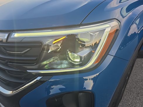 New 2025 Volkswagen Atlas Cross Sport SE image 28