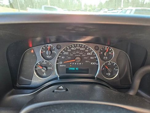Used 2024 GMC Savana 2500 Work Van w/ Driver Convenience Package image 26