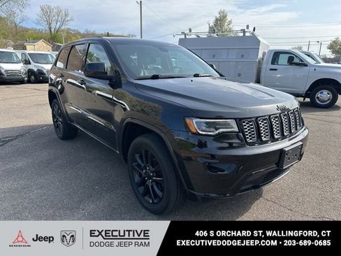 Used 2022 Jeep Grand Cherokee Laredo X AWD/4WD image 2
