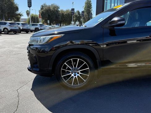 Used 2018 Toyota Highlander SE AWD/4WD image 5