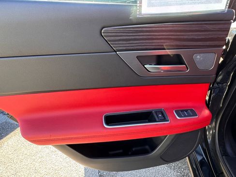 Used 2016 Jaguar XF S image 17