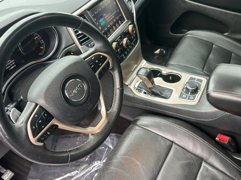 Used 2017 Jeep Grand Cherokee Limited w/ Luxury Group II AWD/4WD image 4