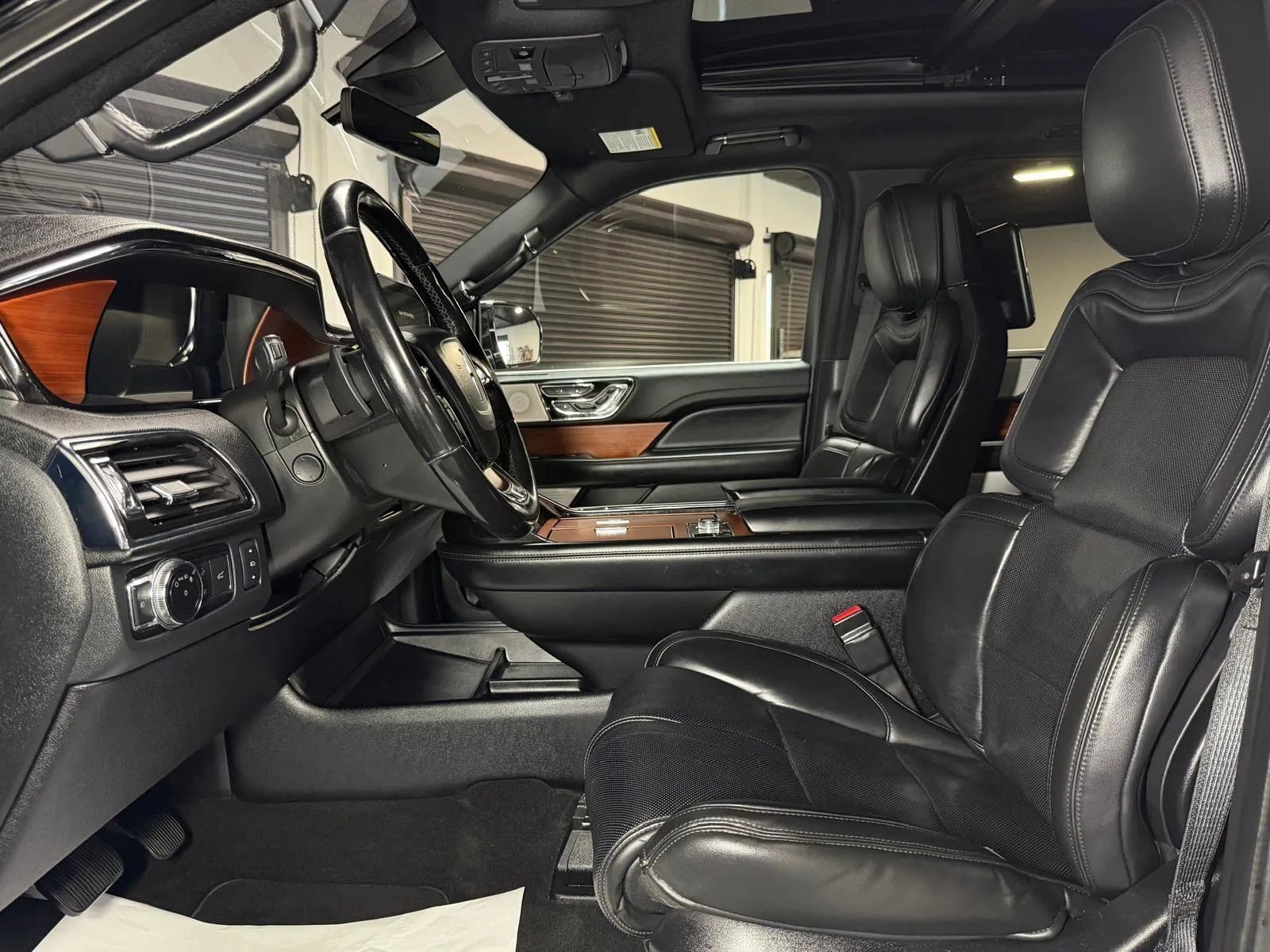 Used 2018 Lincoln Navigator Reserve w/ Technology Package AWD/4WD image 33