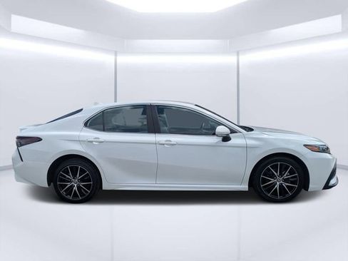 Used 2024 Toyota Camry SE FWD image 2