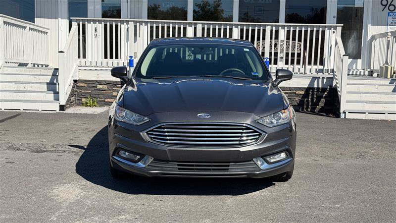 Used 2018 Ford Fusion SE w/ Equipment Group 201A FWD image 9