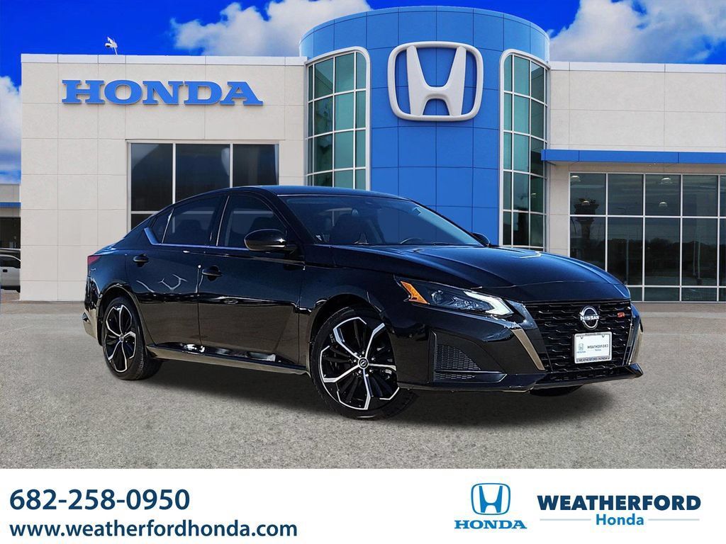 Used 2024 Nissan Altima 2.5 SR FWD image 1