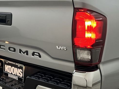 Used 2022 Toyota Tacoma SR5 AWD/4WD image 28