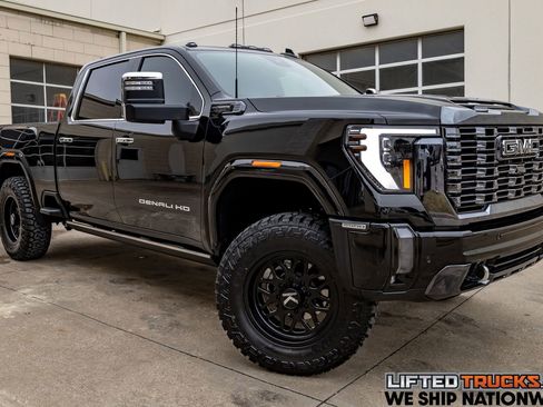 Used 2024 GMC Sierra 2500 Denali Ultimate image 1