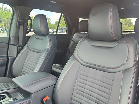 Used 2025 Ford Explorer ST-Line w/ ST-Line Street Pack AWD/4WD image 13