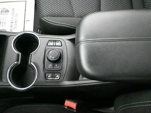 Used 2023 GMC Terrain SLE w/ Driver Convenience Package AWD/4WD image 13