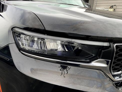 Used 2025 Jeep Grand Cherokee Laredo X w/ Luxury Tech Group I image 28