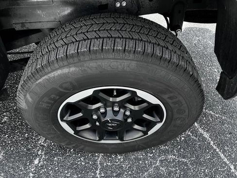 Used 2025 RAM 2500 Laramie AWD/4WD image 45