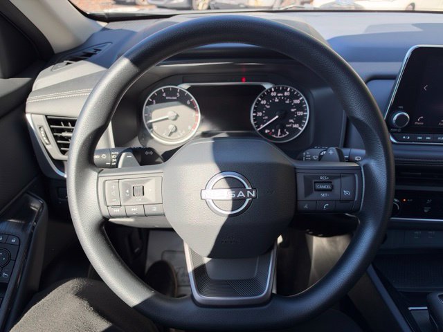 Used 2025 Nissan Rogue S AWD/4WD image 21
