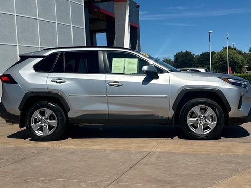 Used 2025 Toyota RAV4 XLE AWD/4WD image 3