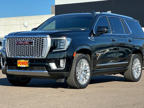 Used 2024 GMC Yukon Denali w/ Advanced Technology Package image 8