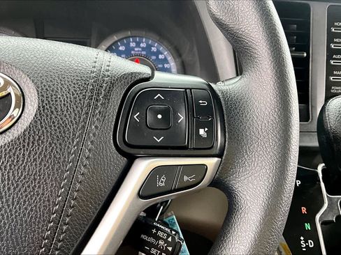 Used 2020 Toyota Sienna L image 23