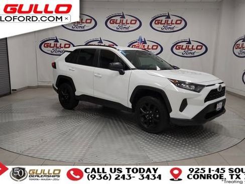 Used 2021 Toyota RAV4 LE image 2