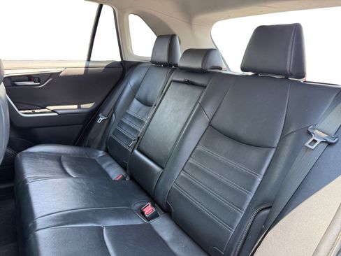 Used 2020 Toyota RAV4 Limited image 13