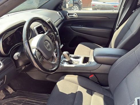 Used 2020 Jeep Grand Cherokee Laredo w/ Security & Convenience Group AWD/4WD image 18