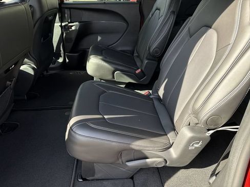 New 2026 Chrysler Pacifica Select FWD image 19