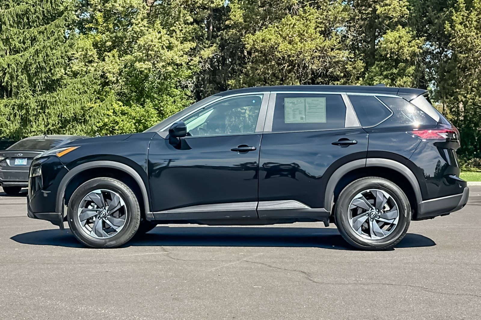Used 2025 Nissan Rogue SV FWD image 8