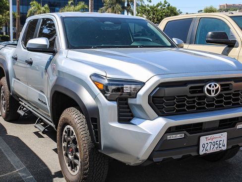 Used 2025 Toyota Tacoma TRD Off-Road image 3