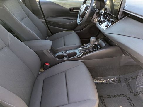 Used 2025 Toyota Corolla LE image 29