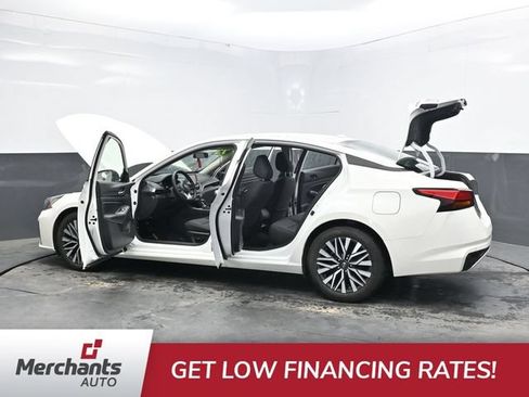 Used 2025 Nissan Altima 2.5 SV FWD image 47