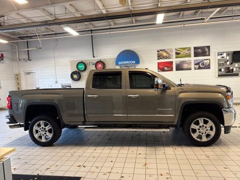 Used 2017 GMC Sierra 2500 SLT AWD/4WD image 2