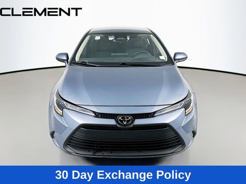 Used 2023 Toyota Corolla LE image 3