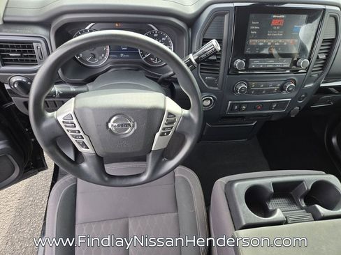 Used 2022 Nissan Titan SV image 13