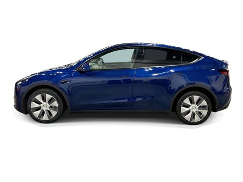 Certified 2023 Tesla Model Y Long Range AWD/4WD image 3