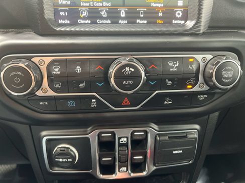 Used 2023 Jeep Wrangler Unlimited Sahara w/ Cold Weather Group AWD/4WD image 19