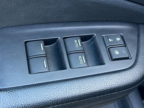 Used 2016 Honda Pilot Touring image 12