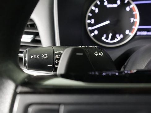 Used 2022 Nissan Rogue SV image 26