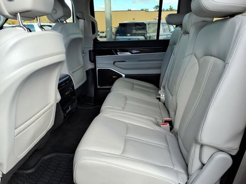 Used 2022 Jeep Wagoneer Series II AWD/4WD image 16