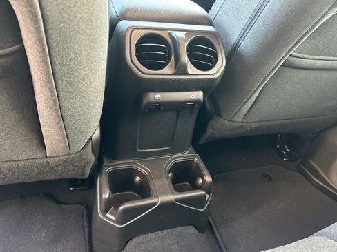 Used 2024 Jeep Gladiator Sport AWD/4WD image 19