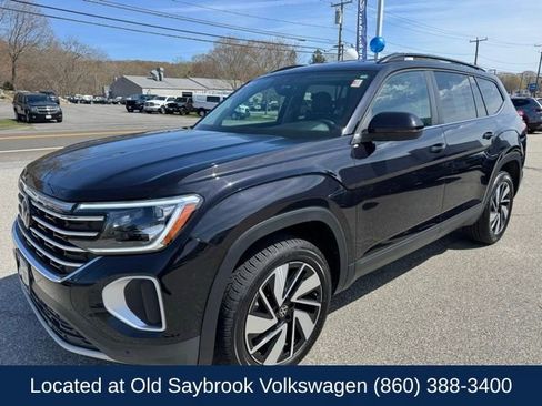 Used 2025 Volkswagen Atlas SE AWD/4WD image 1