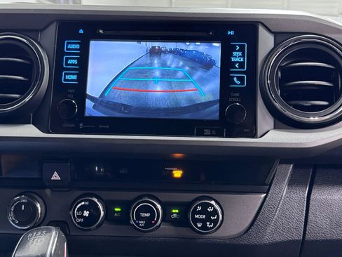 Used 2017 Toyota Tacoma TRD Sport w/ Tow Package AWD/4WD image 13