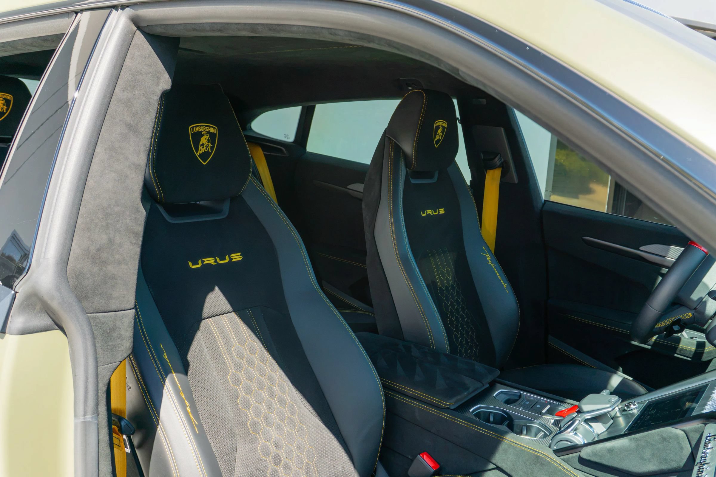 Used 2024 Lamborghini Urus Performante AWD/4WD image 14