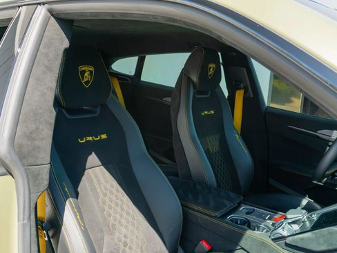 Used 2024 Lamborghini Urus Performante AWD/4WD image 14