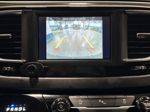 Used 2019 Chrysler Pacifica Touring Plus w/ S Appearance Package FWD image 8